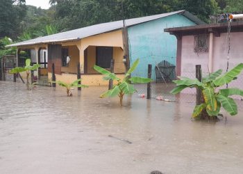Conred atiende inundaciones y derrumbes provocados por lluvias relacionadas con Nadine