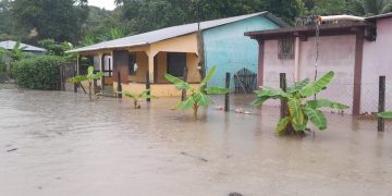 Conred atiende inundaciones y derrumbes provocados por lluvias relacionadas con Nadine