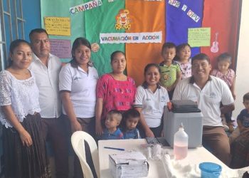 Siguen los esfuerzos para llevar vacunación contra la polio y el sarampión en Alta Verapaz