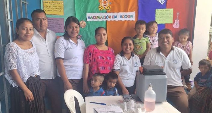 Siguen los esfuerzos para llevar vacunación contra la polio y el sarampión en Alta Verapaz