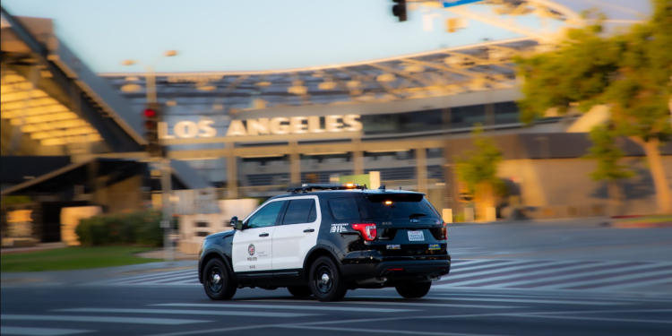 Preocupación por futuro de los migrantes ante la elección del jefe de policía de Los Ángeles. / Foto: @LAPDHQ.