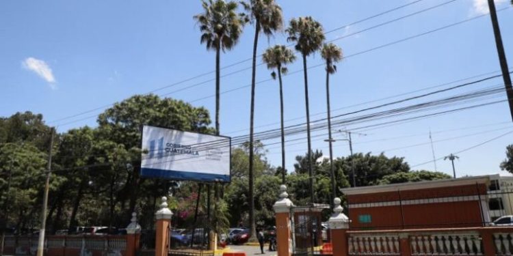 MARN moderniza servicios para tramites de impacto ambiental. Foto / DCA