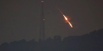 Misiles de Irán en espacio de Israel. / Foto: EFE.