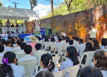 Murales artísticos frente al lago de Amatitlán, un espacio para promover espacios seguros