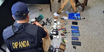 Las acciones de requisa se enmarcan en un esfuerzo por recuperar el control absoluto de los centros penitenciarios. / Foto: PNC.