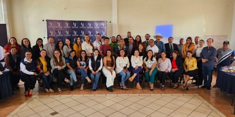 Reafirman compromiso con los derechos humanos durante conversatorio sobre salud mental y defensores sociales en Jalapa