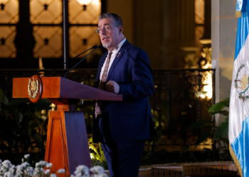 Presidente Arévalo invitó a los ciudadanos a unirse a las actividades de la Revolución del 20 de Octubre de 1944. / Foto: Gilber García.