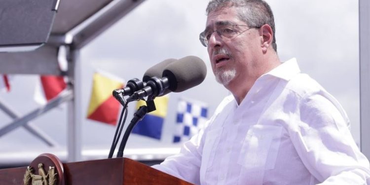 Presidente Arévalo destaca recuperación de capacidad operativa del Ejército