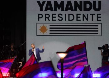 Presidente Arévalo felicita a Uruguay por votaciones donde fue electo Yamandú Orsi como mandatario