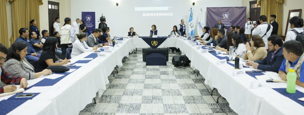 Vicepresidenta Karin Herrera dirige reunión de Codesan en Alta Verapaz.