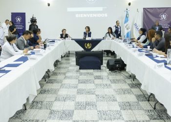 Vicepresidenta Karin Herrera dirige reunión de Codesan en Alta Verapaz.