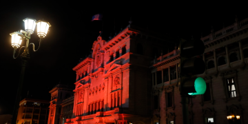 El Palacio Nacional de la Cultura se iluminó por el Día Internacional de la Eliminación de la Violencia contra la Mujer. / Foto: Gilber García.