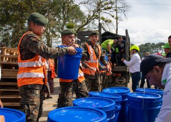 Sigue la entrega de ayuda humanitaria a familias en Alta Verapaz
