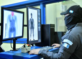 Uno de los cambios más significativos en la cárcel Renovación I es la instalación de arcos de rayos X para el control de ingreso de personas y objetos.
