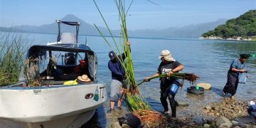 Los diferentes sectores y actividades que se realicen en el lago de Atitlán y sus alrededores deben contar con la licencia ambiental. / Foto: cortesía Amsclae