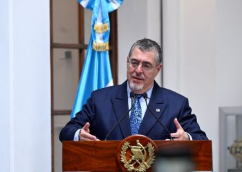 El presidente Bernardo Arévalo participa en cierre de diálogos sobre la recuperación de la memoria histórica para fortalecer la democracia.