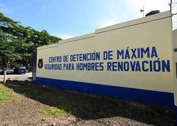 El Mingob entrega al presidente Bernardo Arévalo el Centro de Detención de Máxima Seguridad para Hombres Renovación I en Escuintla.