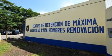 El Mingob entrega al presidente Bernardo Arévalo el Centro de Detención de Máxima Seguridad para Hombres Renovación I en Escuintla.