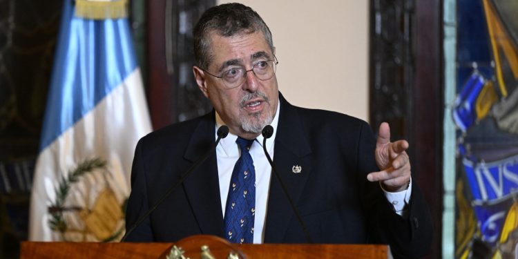 El presidente Bernardo Arévalo cita a la fiscal general porque asegura que la justicia en Guatemala está en crisis.