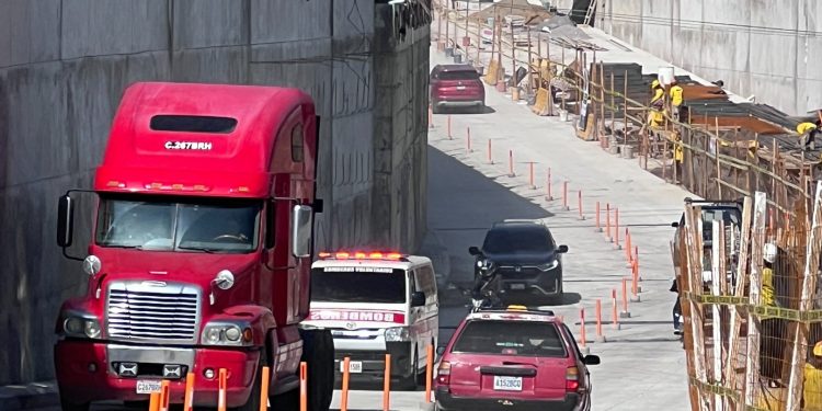 CIV habilita dos de los cuatro carriles en construcción en el paso a desnivel en Quetzaltenango. / Foto: CIV.