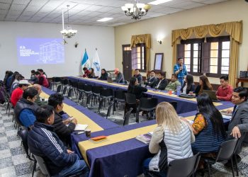Responsables de las unidades a cargo de los trámites de proyectos del Codede de Alta Verapas participan en un taller para fortalecer la ejecución de obras. /Foto: José Daniel Sánchez