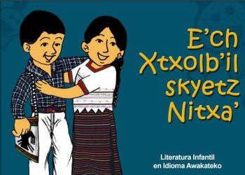 La colección de literatura infantil en awakateko es mucho más que un recurso educativo. / Foto: ALMG