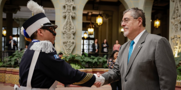 Presidente recibe a bandas escolares. // Foto: Dickéns Zamora.