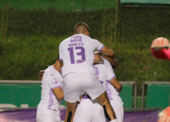 Comunicaciones pega primero en los cuartos de final del Apertura 2024