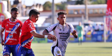 Mixco y Xelajú firman un empate en los cuartos del Apertura 2024