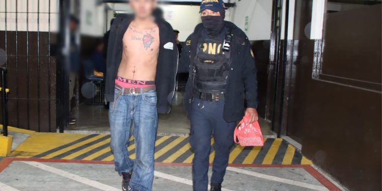 Capturan a dos presuntos responsables de ataque armado en Mixco