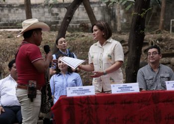 Vicepresidenta Karin Herrera participó como invitada de honor en la firma de convenio entre la Comisión del Plan Trifinio y el Gran Consejo de Autoridades Ancestrales Indígenas Maya Ch’orti’.