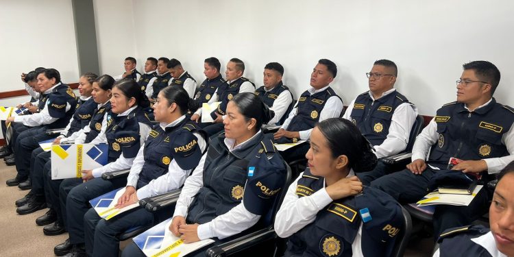 En el diplomado sobre investigación de delitos financieros participan 24 agentes y un oficial de la División Especializada en Investigación Criminal.