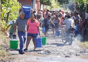 Pobladores de comunidades de Escuintla reciben ayuda humanitaria por parte de la Conred.