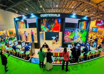 Este es el estand del Inguat con el que Guatemala participa en la World Travel Market, en Londres, donde se ofrecen experiencias auténticas al visitar el país.
