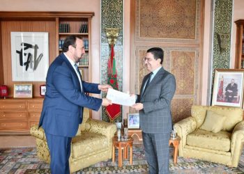Embajador guatemalteco presenta Copias de Estilo en Marruecos