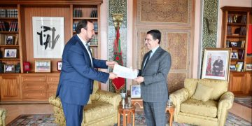 Embajador guatemalteco presenta Copias de Estilo en Marruecos