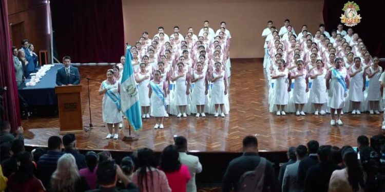 Más de cien auxiliares de enfermería recién graduados se unen al equipo de trabajo del IGSS