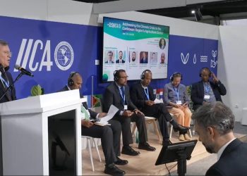 El director de IICA, Manuel Otero, durante una conferencia en la que aboga por los agricultores de Centroamérica y el Caribe, en la COP29.