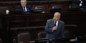 El ministro de Relaciones Exteriores, Ramiro Martínez, responde las primeras preguntas de diputados, durante su primera jornada de interpelación en el Congreso.