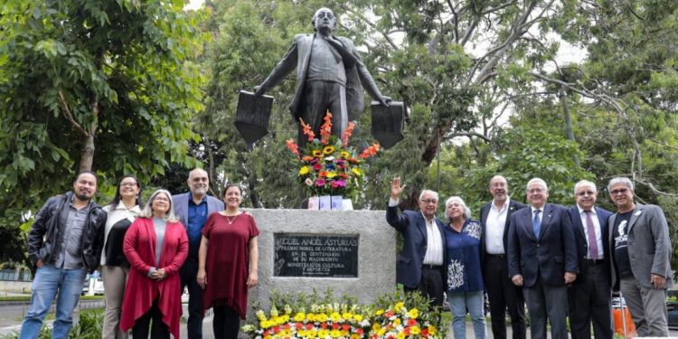 Monumento a Miguel Ángel Asturias, en Avenida de La Reforma. / Foto: MCD.