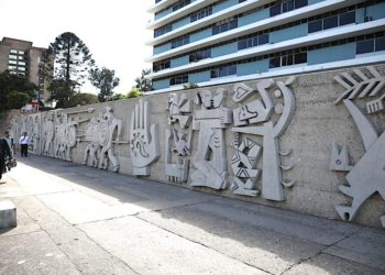 Murales del IGSS de Roberto González González Goyri. / Foto: SIC.