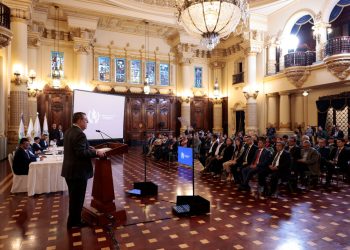 El presidente Bernardo Arévalo, durante el la presentación en Guatemala del 2025 como el Año Internacional de las Cooperativas.
