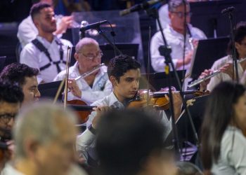 Orquesta Sinfónica deleita a pobladores de Petén. / Foto: MCD.