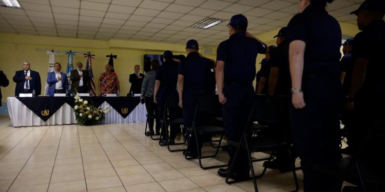 Este grupo de 28 agentes se suma al esfuerzo por implementar el Modelo de Gestión Juvenil. / Foto: Dickens Zamora.