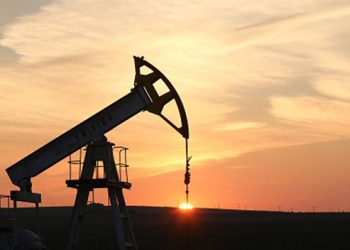 El petrólo intermedio de Texas bajó este viernes 2.7 por ciento y queda a 70.38 dólares el barril.