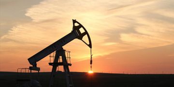 El petrólo intermedio de Texas bajó este viernes 2.7 por ciento y queda a 70.38 dólares el barril.