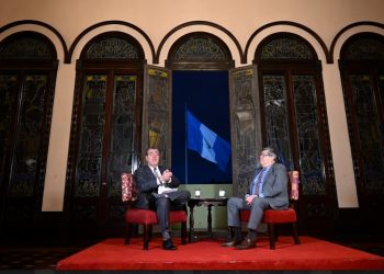 Presidente Arévalo y el ministro de Gobernación, Francisco Jiménez. / Foto: Álvaro Interiano.