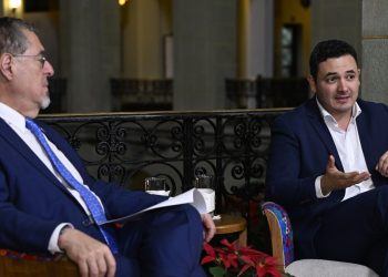 Presidente Bernardo Arévalo y diputado Samuel Pérez. / Foto: Byron de la Cruz.