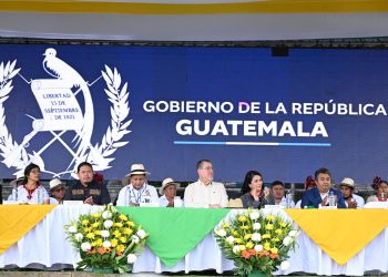 El presidente Arévalo firmó una agenda de trabajo con las autoridades ancestrales de Uspantán.