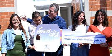 Presidente entrega la primera vivienda del programa Mi Primera Casa
